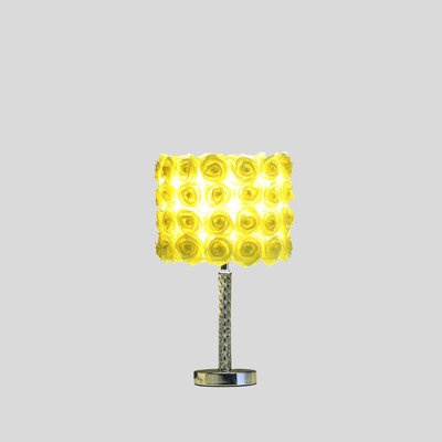 Lampe de table en métal / acrylique 18,25 po Yellow Roses in Bloom
