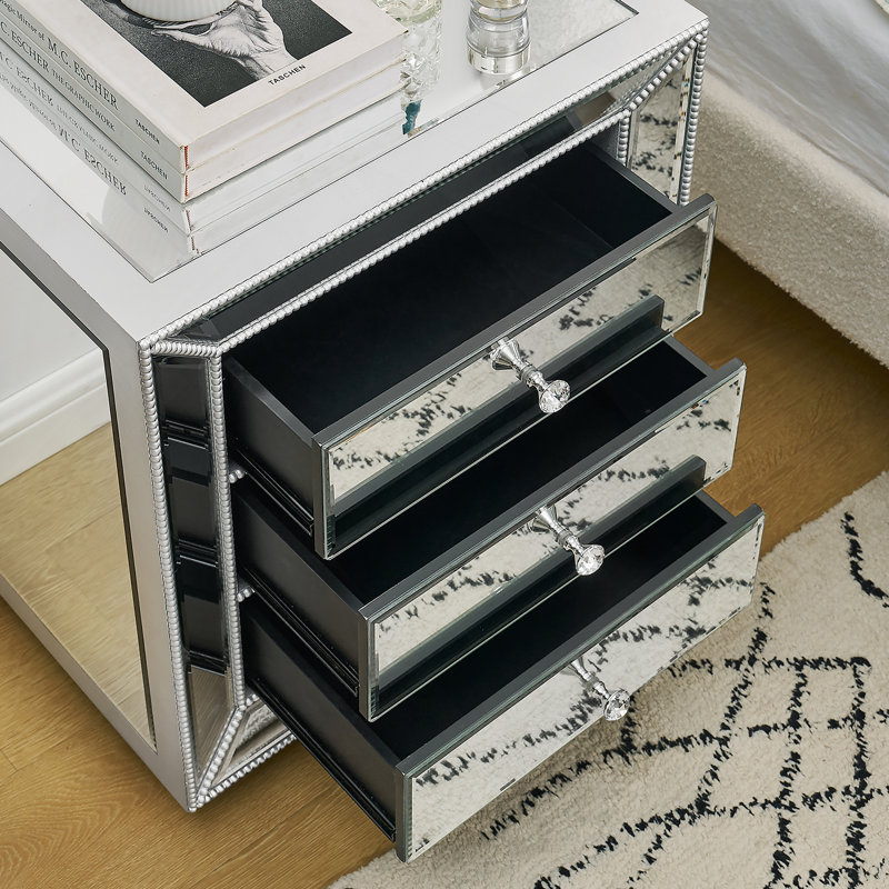 Armoire à trois tiroirs avec finition miroir en perles