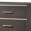 La commode moderne Escher avec des tiroirs spacieux et une conception élégante est parfaite pour organiser et rehausser n'importe quelle chambre à coucher.