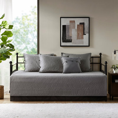 Housse de lit de jour 6 en gris - imprimé à carreaux réversible avec housse, 3 taies décoratives et coussin décoratif 90% coton, 10% autre rembourrage en fibres, nettoyage des taches 6 pièces, chute de 17 pouces, mélange de coton