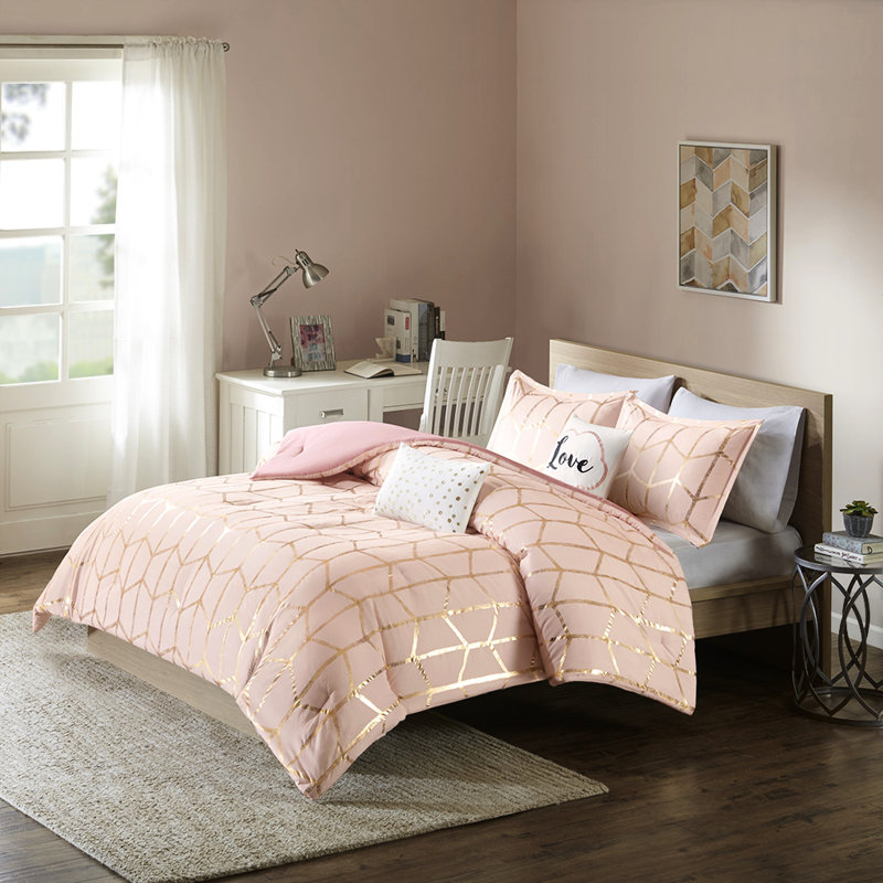 Édredon très grand rosé avec détails métalliques et taie décorative avec coussins décoratifs géométriques, Rosé / doré