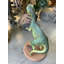 Statue de petit dinosaure petit rapace vert