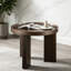 Table d'appoint de style vintage avec plateau en bronze foncé lustré et pieds en placage de chêne blanc