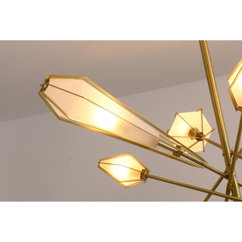 Grand lustre suspendu en laiton clair à intensité variable Harlow, 27 po de largeur x 57 po de profondeur x 30 po de, Brun