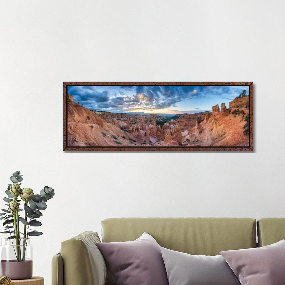 Sonnenaufgangspanorama im Bryce Canyon National Park, Utah, USA von Jan Becke - Panoramaleinwand auf Leinwand Giclée auf...