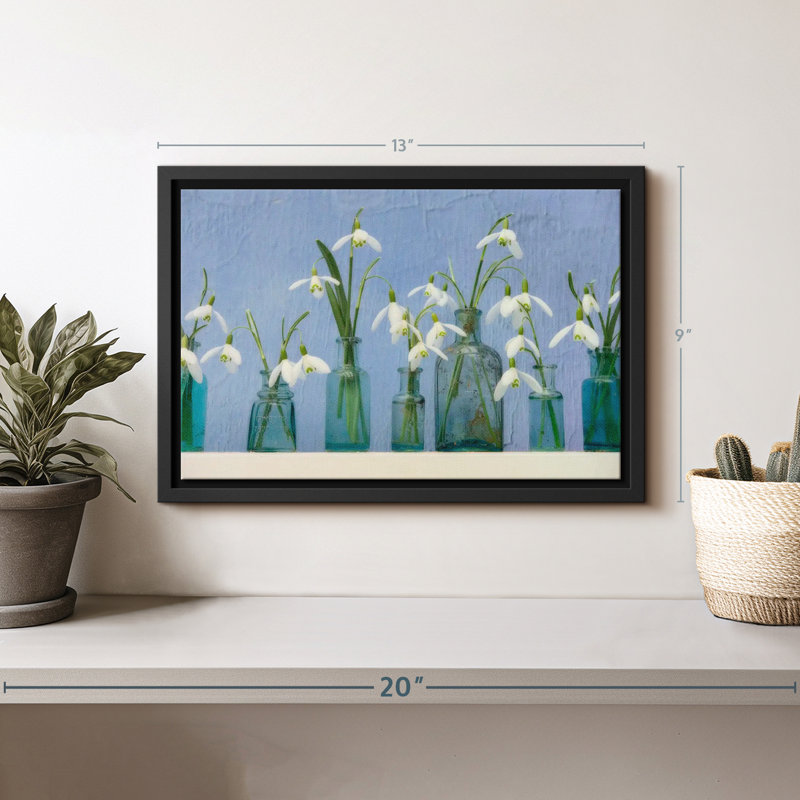 "Flocons de neige dans de petites bouteilles", H 13 po x l 9 po