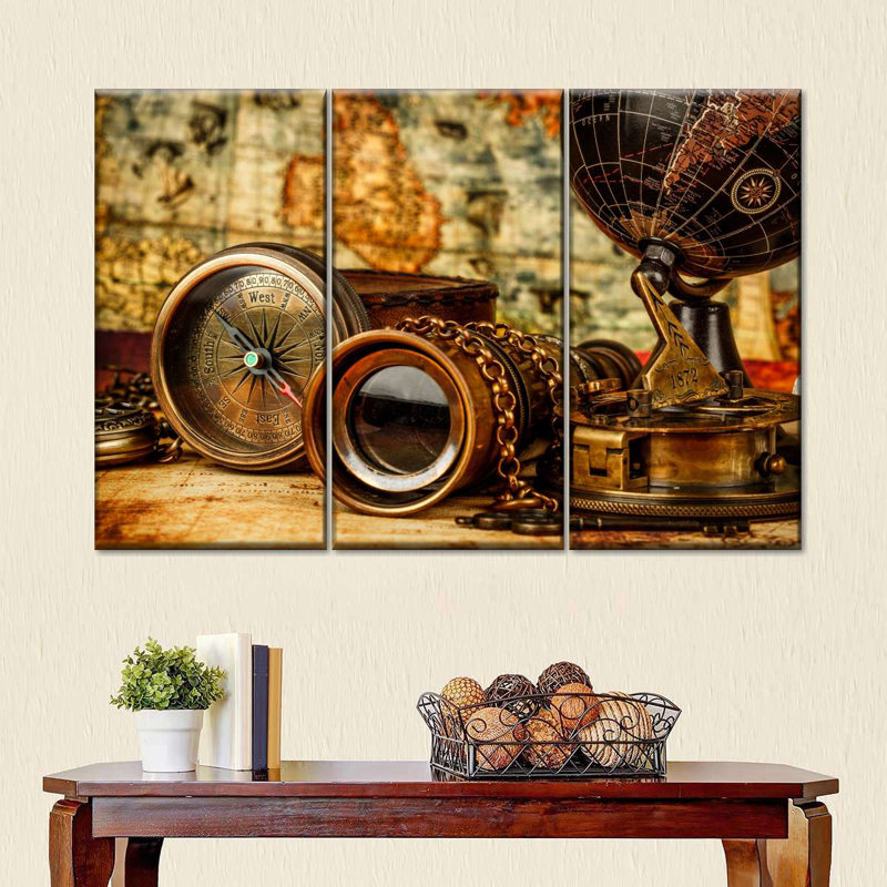 Ensemble de 3 boussoles en métal sur toile, H 24 po x l 38 po x P 1,25 po