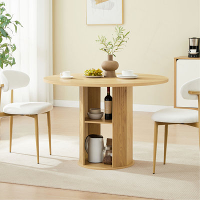 Table de salle à manger ronde de 47,24 po (2 à 4 personnes) avec deux chaises de salle à manger Mélangeant les styles moderne et campagnard, avec une tablette de rangement à deux niveaux, idéale pour les salles à manger ou les espaces de vie