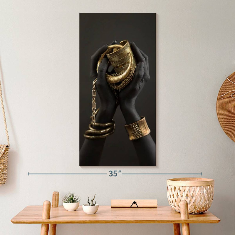 Femme africaine, mains dorées sur toile, H 30 po x l 15 po x P 1,25 po