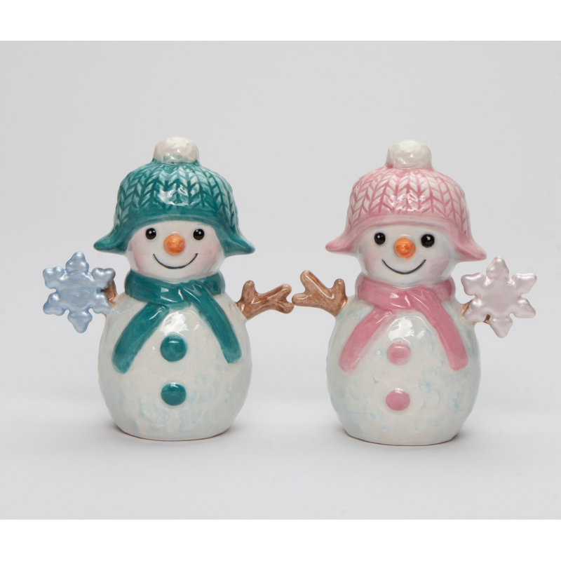 Ensemble bonhomme de neige pastel tenant un flocon de neige sel et poivre