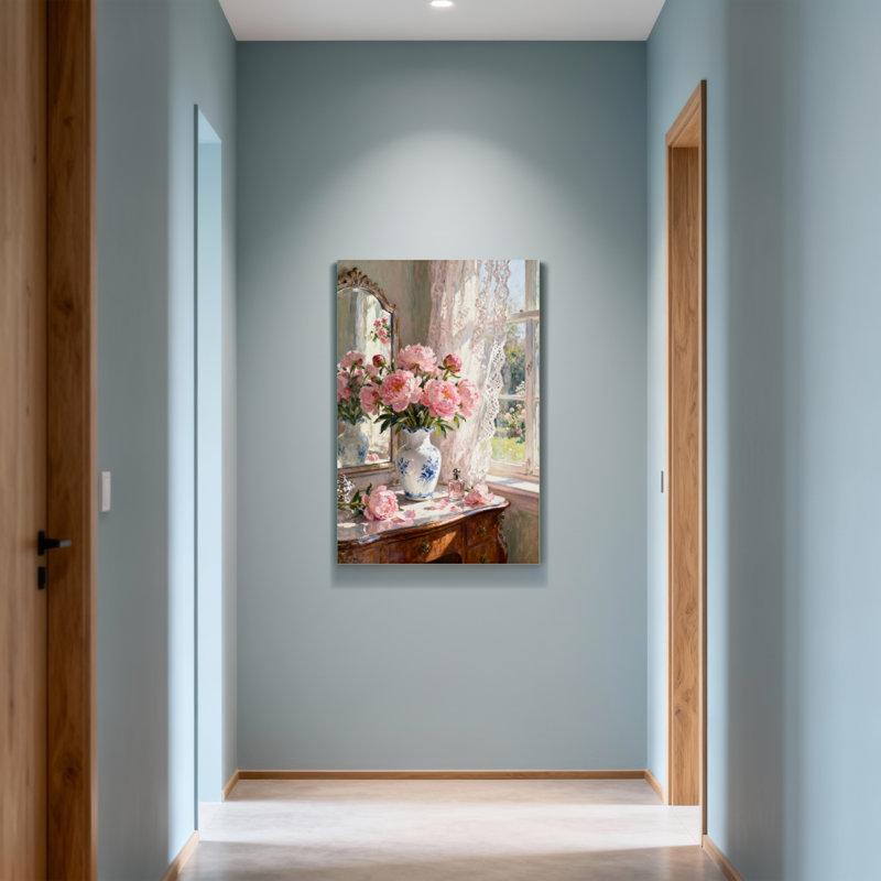 Plantes et fleurs pivoines roses dans un vase bleu près de la fenêtre, H 20 po x l 30 po