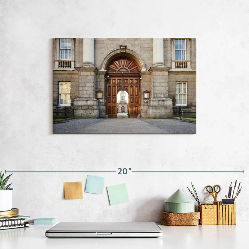 Lilie Trinity College, Dublin, H 8 po x l 12 po