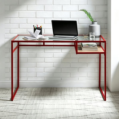 Bureau Yasin moderne et minimaliste en verre de 122 cm (48 po) – Structure en métal rouge, plateau en verre transparent, tablette latérale en bois, poste de travail informatique compact pour petits espaces