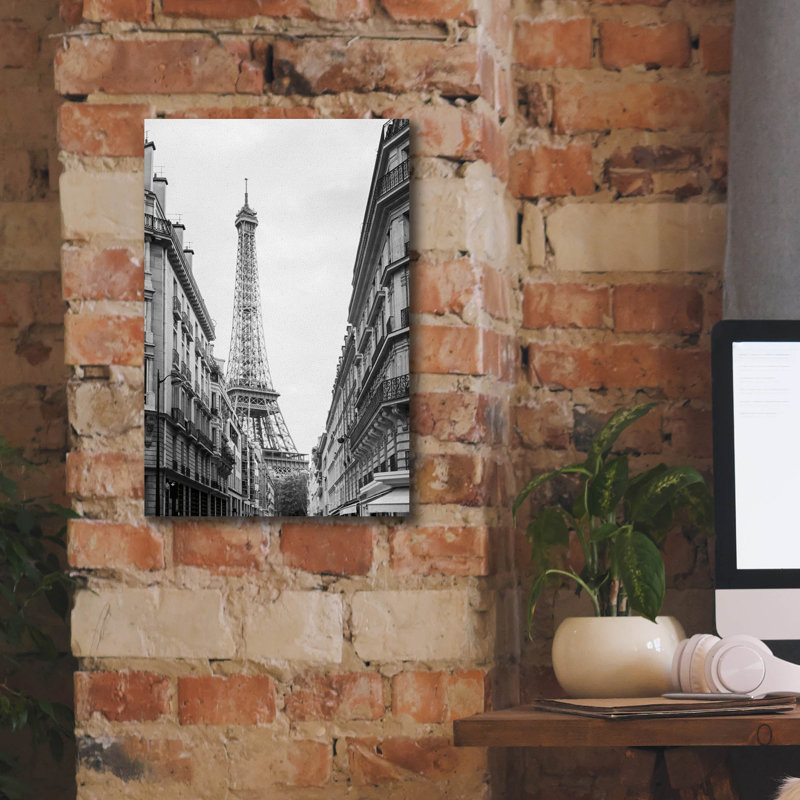 «Eiffel Glimpse» par Laura Marshall, art mural sur toile, H 18 po x l 12 po x P 0,75 po