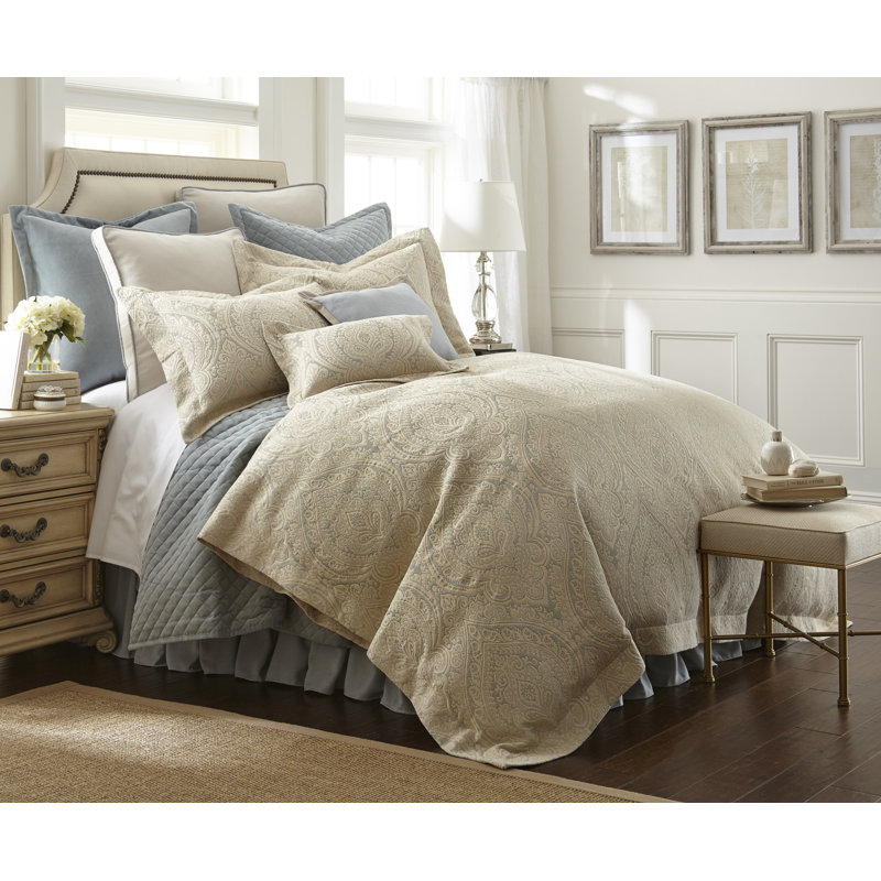 Belmonte Comforter, King Comforter + 2 Shams