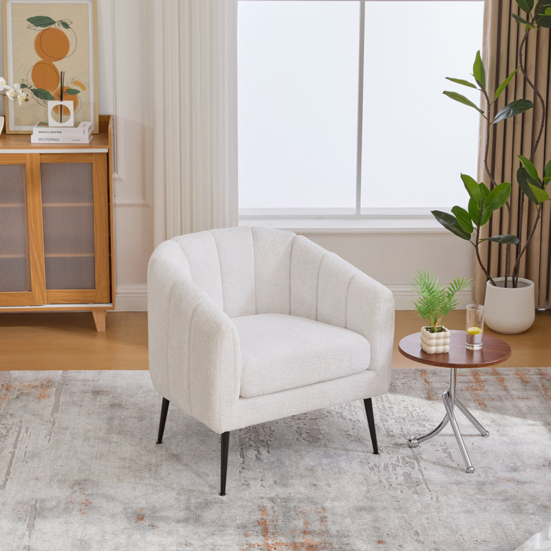 Fauteuil demi-tonneau capitonné avec pieds en métal, Ivoire ivoire