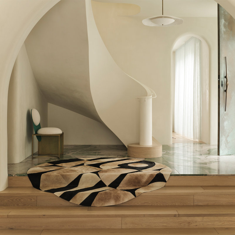 Tapis imprimé peau de vache Art Hide X Greg Natale, Rond 4 pi 11 po
