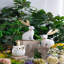Figurine 13,8 x 6,1 x 20,9 po en forme de lapin en magnésium blanc avec oreilles en fer doré