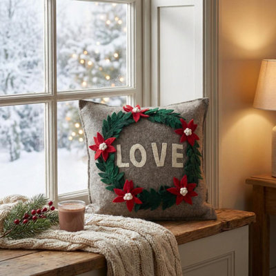 Coussin fait à la main en laine feutrée à la main - Couronne LOVE sur fond gris - 20 po