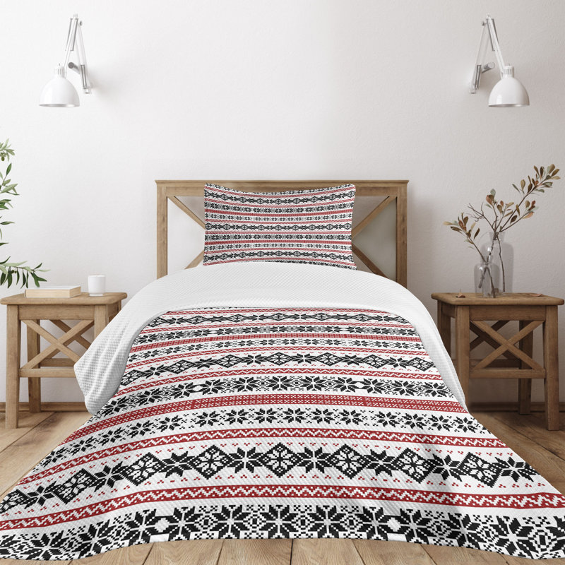Twin White Quilted Bedspread Set with Nordic Motifs