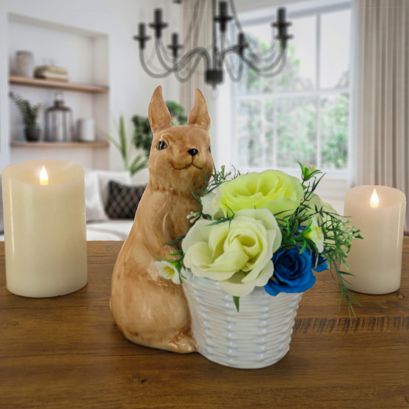 Lapin en céramique 11 po avec panier blanc The Holiday Aisle®