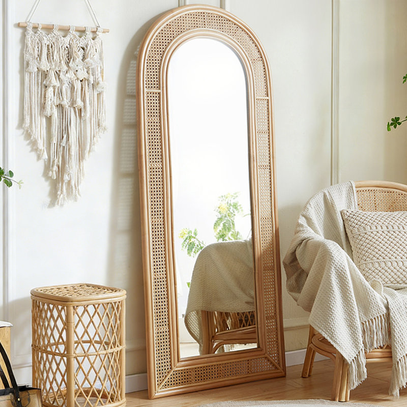 Fenêtre
 Miroirs pleine grandeur en bois massif