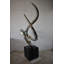 Sculpture géante Wilodene en acier inoxydable avec base en marbre, taille: 38 po x 24 po x H 98 po