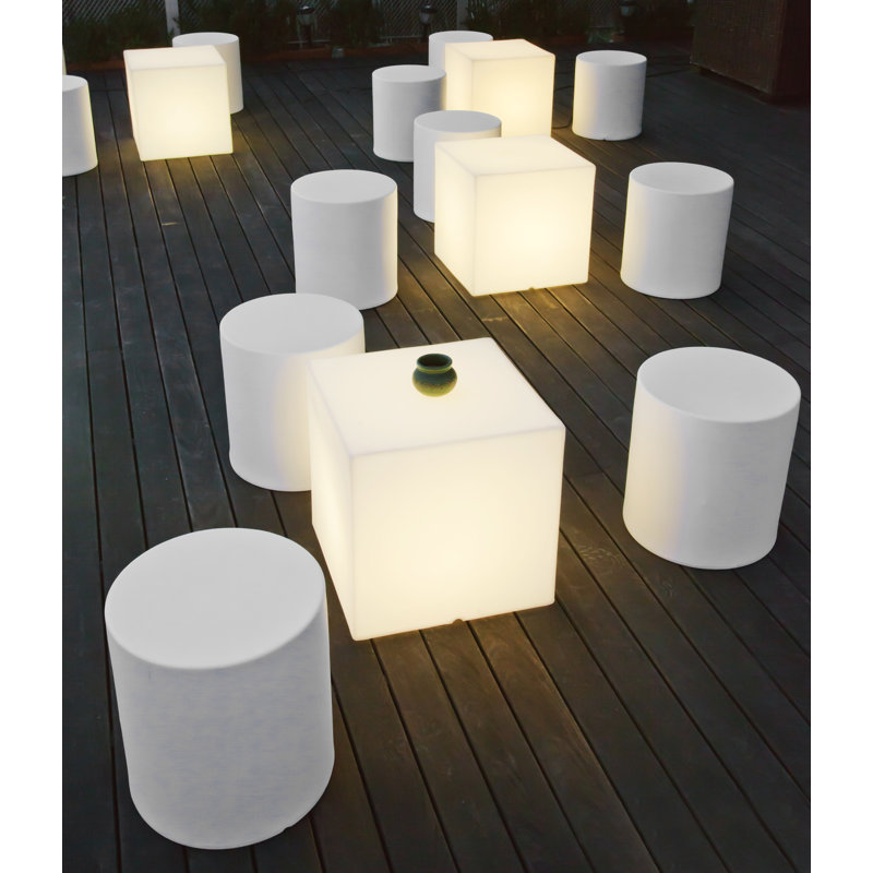 Kubbia Moderna XL Inola Plastic Coffee Table, 18" H x 18" W x 18" D
