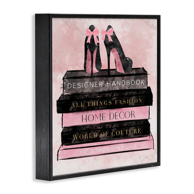 «All Things Fashion Book Stack», estampe numérique, design par Natalie Carpentieri, H 24 po x l 24 po