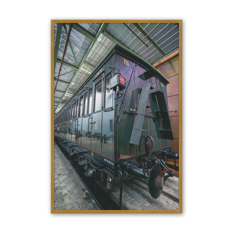 «Railroad Car II» par Martin Podt, reproduction d'art, L 12 po x H 18 po, Doré, Impression encadrée