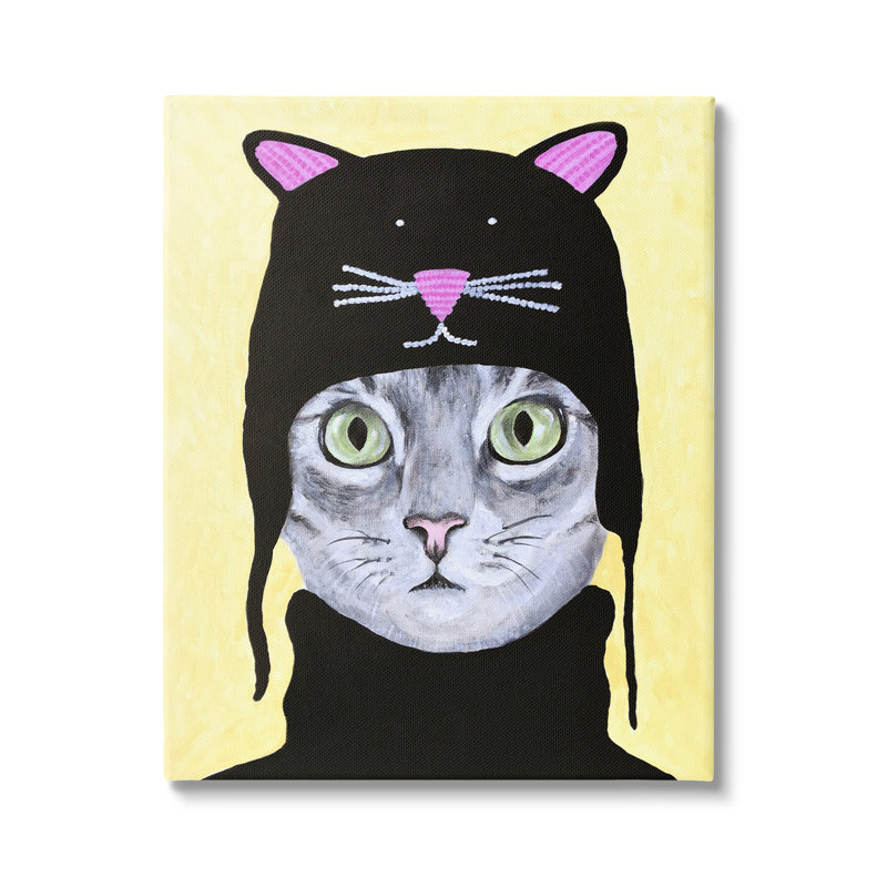 Adorable chat gris portant un chapeau à col roulé noir sur fond jaune par Coco de Paris - impression, Toile tendue