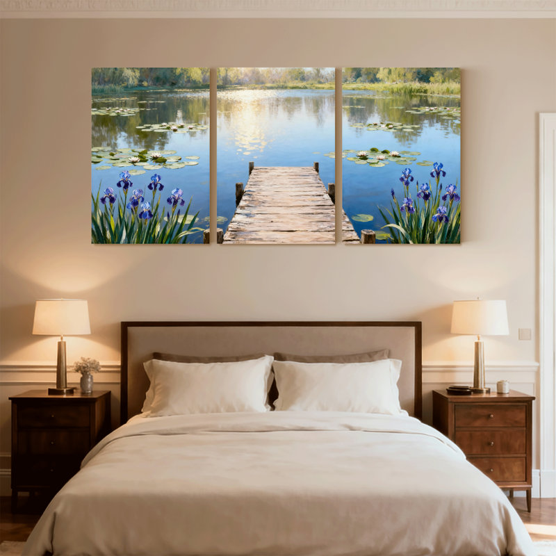 Assortiment de bouquets de quais en bois, nénuphars, iris mauves, reflet du lac calme, ensemble de 3 reproductions d'art sur toile
