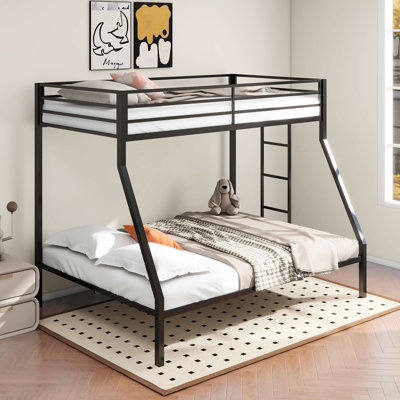 Lit superposé simple au-dessus d'un lit double en métal, finition noire. Structure en acier pour une fiabilité à long terme. Et les barrières de sécurité sécurisent le sommeil dans un lit avec, en acier. La verticale permet d'économiser de l'espace au sol, en haut
