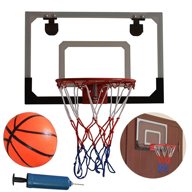 Panier de basketball avec pompe à ballon
