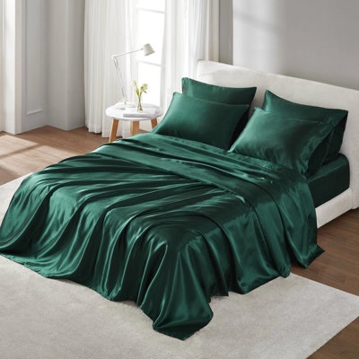 Linge de luxe grand satin satiné - froissé. Convient aux matelas jusqu'à 16 po. Comprend 1 drap plat et 4 taies d'oreiller. Lisse et délicat. Paquet de draps 100% jusqu'à 16 po. Contient du lustré.