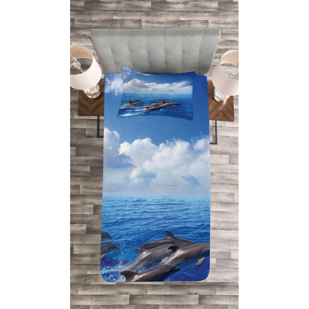 Gestepptes Bettdecken-Set, Jumping Dolphins in Sky, Ozean, Blau Weiss