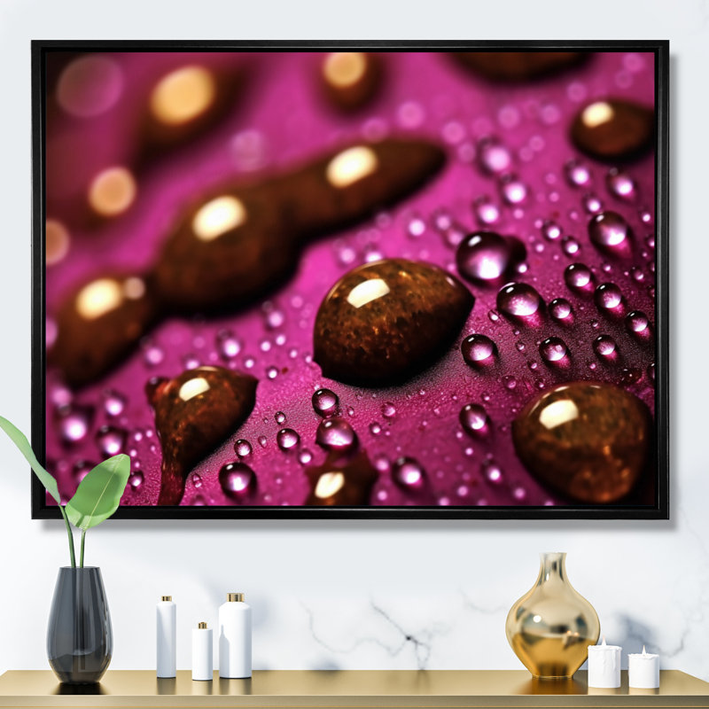 «Red Rose with Raindrops On Black II», reproduction d'art sur toile, H 16 po x l 32 po x P 1 po, Cadre flottant noir