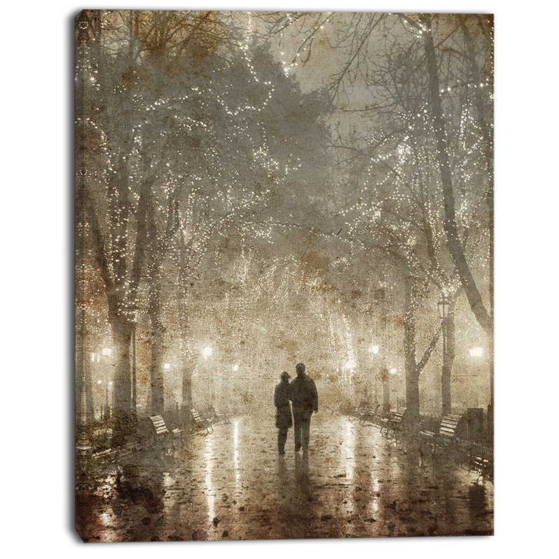 « Couple Walking in Night Lights » - Couple romantique marchant à Paris, impression d'art mural, H 12 po x l 8 po, Sans cadre