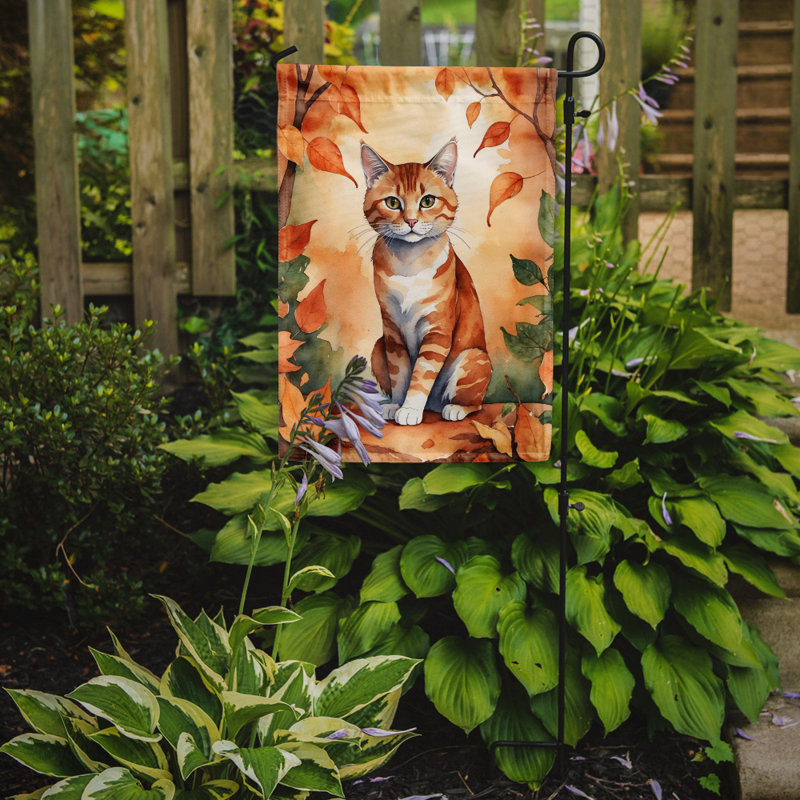 Chat en feuilles d'automne drapeau de jardin, Suphalak