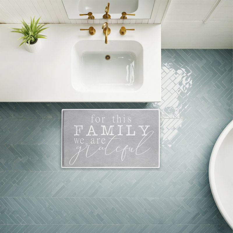 Tapis de bain en peluche imprimé pour la famille For This Family, 18 po x 30 po, design par Jaxn Blvd.