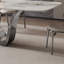 Table et chaise de salle à manger à la mode-111454617-111454618