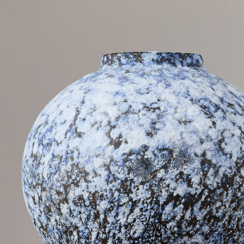 Vase de table en céramique fait à la main, texture granulaire et vase en céramique à finition mate avec glacis tacheté, texture naturelle simple et pièce de décor de style minimaliste