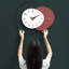 Horloges murales analogiques rondes rouges-242799585