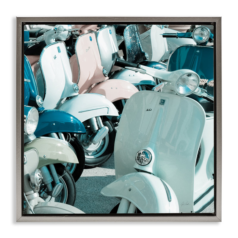Art mural encadré «Lined Up Italian Scooters» par Deborah Revell, H 18 po x l 18 po, Cadre flottant gris lustré
