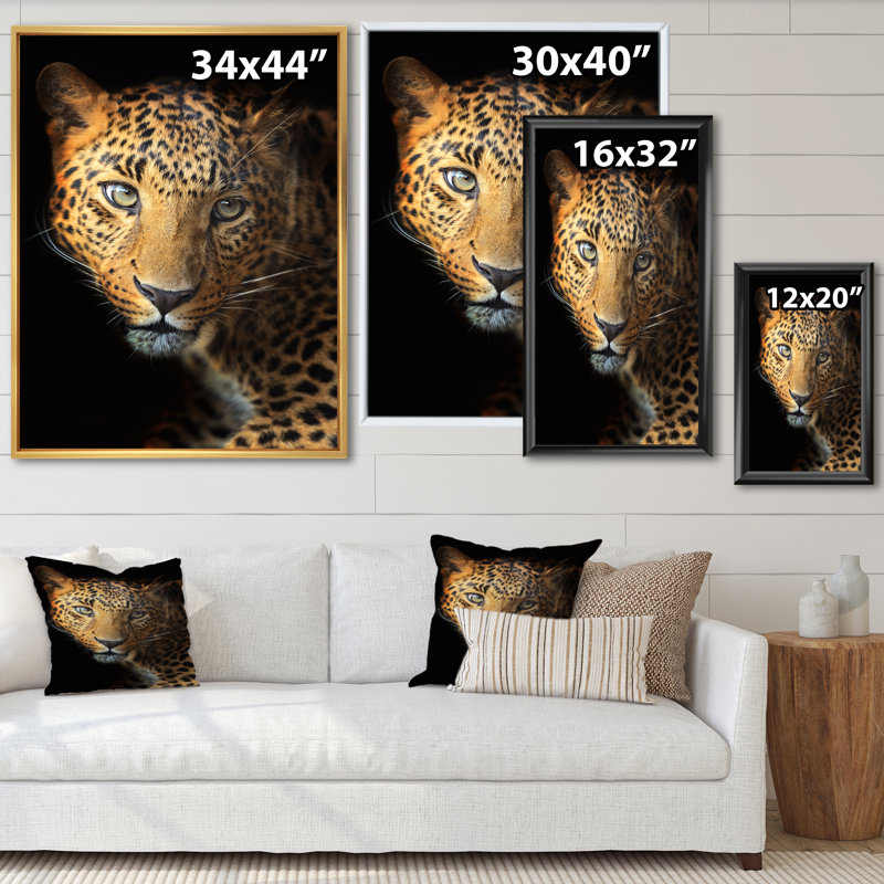 Portrait d'un léopard IV - reproduction sur toile, H 32 po x l 16 po, Cadre flottant noir