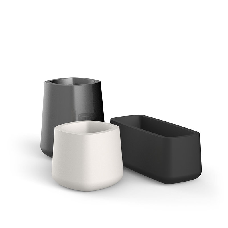 Pot à fleurs en plastique Ulm, H 29,5 po x l 24,25 po x P 24,25 po, Noir