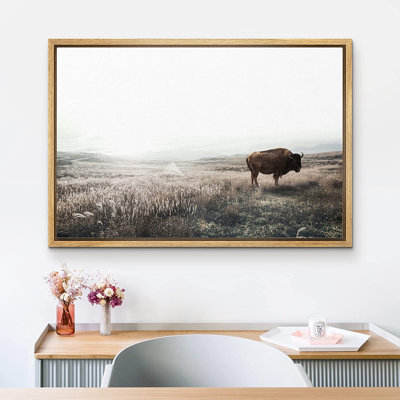 Bison Buffalo in Misty Washed Out, paysage animalier rustique, impression sur toile encadrée
