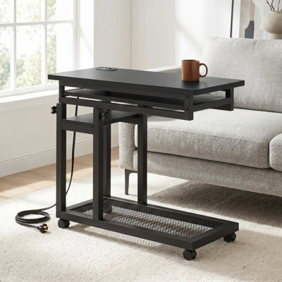 Table de bout à hauteur réglable brun rustique 31,5 po avec tablettes de rangement, plateau à clavier et prises de courant