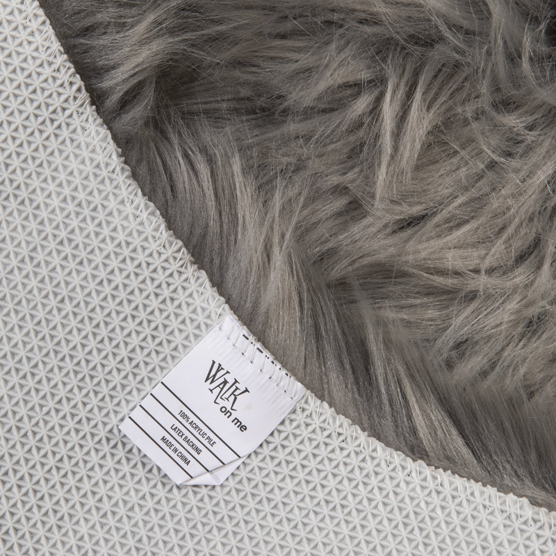 Tapis gris lavable en fausse fourrure double 2 pi x 6 pi
