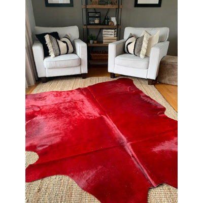 Tapis rouge en peau de vache teinte Cushing